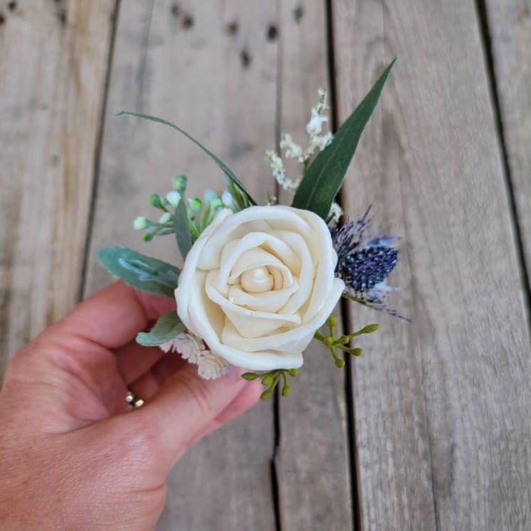 Wedding Boutonniere, Wood Flower Boutonniere, Flower Boutonniere, Groomsmen Boutonniere, Wooden Flower Lapel Pin, Groom Boutonniere